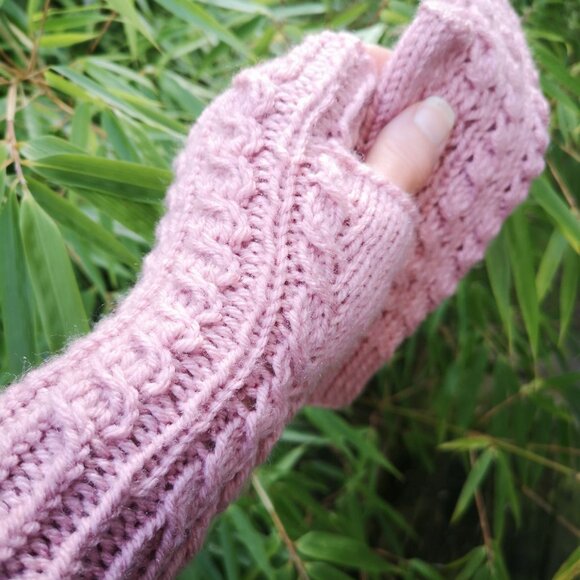 Rose Pink Seamless Fingerless Texting Mittens Gloves Handmade in Canada NEW - Picture 3 of 7